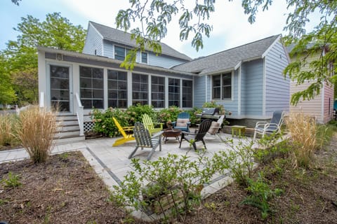 Back Patio | Gas Grill | Fire Pit
