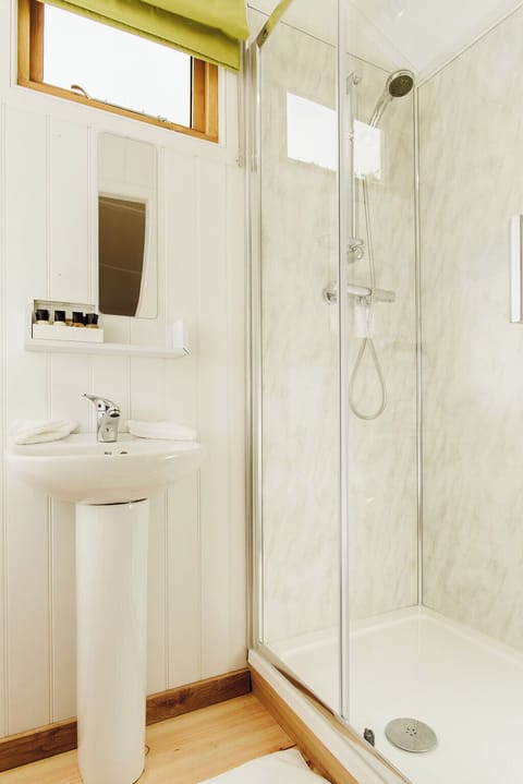 03BlackHut-27-5-16-0073