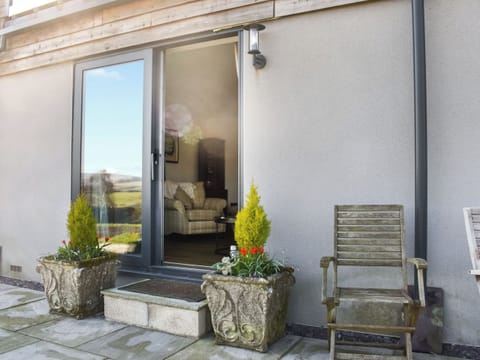 Exterior | The Wolfs Den - Fox and Wolf Retreats, Laneshawbridge, near Colne