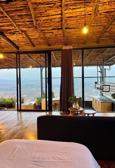 Panoramic Penthouse, Mountain View | Blackout drapes, WiFi (free)