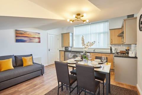 Abigail's Apartment, Wolverhampton - Host & Stay