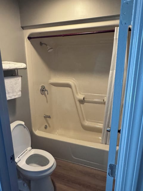 Combined shower/tub, towels, soap, shampoo