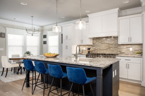 🍽️ A chef’s dream kitchen – where function meets sophistication.