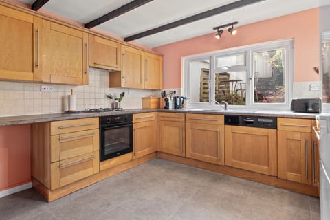 Saundersfoot, Sea Views, with Parking