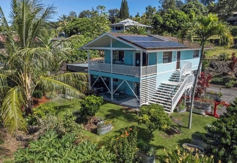 Kona Garden Studio Ohana located downstairs.