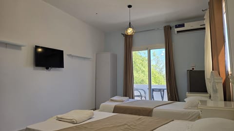 Comfort Studio, Patio | Living area