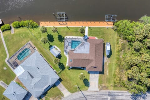 Beautiful 3 bedroom, 2.5 bathroom waterfront home with private pool in Port Charlotte (Boat lift not available)