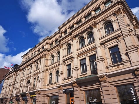 The apartment is located right next to the main street (`Hämeenkatu`) of Tampere. All of the services of downtown are right around the corner.