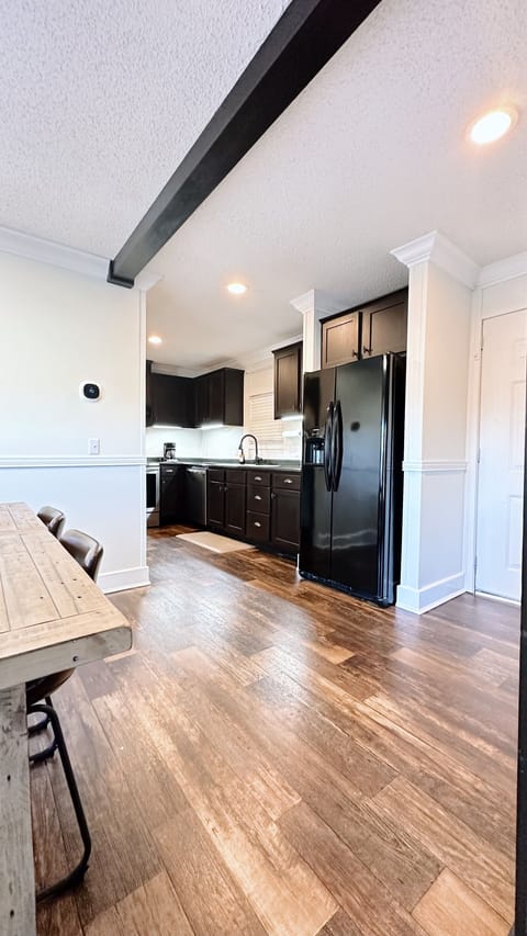 In this kitchen, modern style meets functionality with all you need to host!