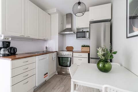 Apartment kitchen included oven, stove, dishwasher, frigde & freezer etc.