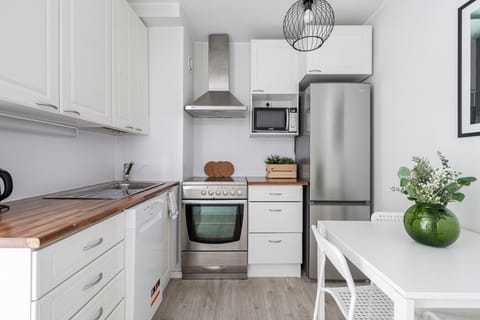 The kitchen is fully equipped including cooking utensils and crockery