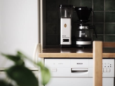 Wake up to high-quality coffee with the Moccamaster, providing a perfect start before heading out to explore the Nokia Arena or local museums.