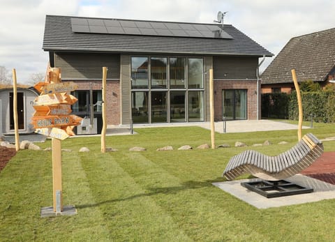 Garten mit Terrasse und Grillmöglichkeit