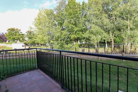 Apartment, 3 Bedrooms, Smoking, Patio | Property grounds