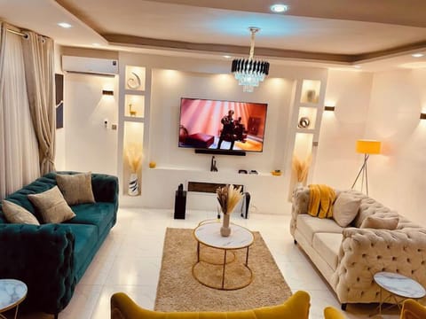 Family Room, Balcony, City View | Living area