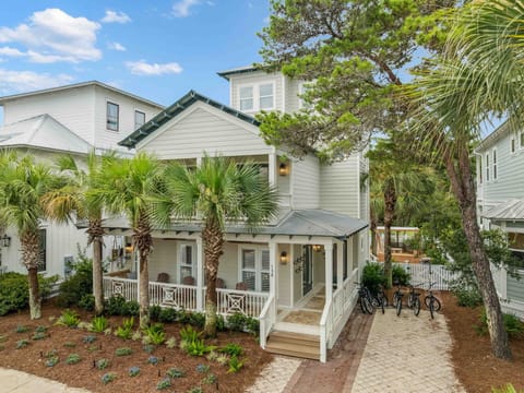 Private Driveway and Street Adjacent Parking !