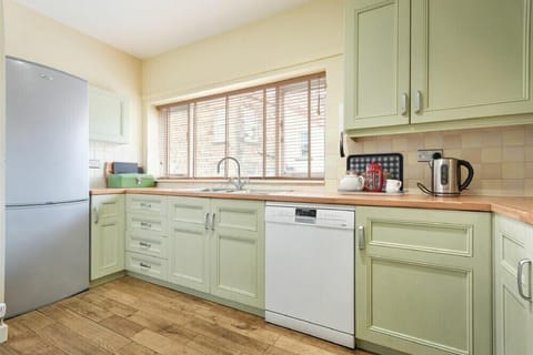 Fridge, dishwasher, cookware/dishes/utensils