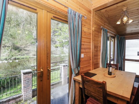 Cottage | Dining