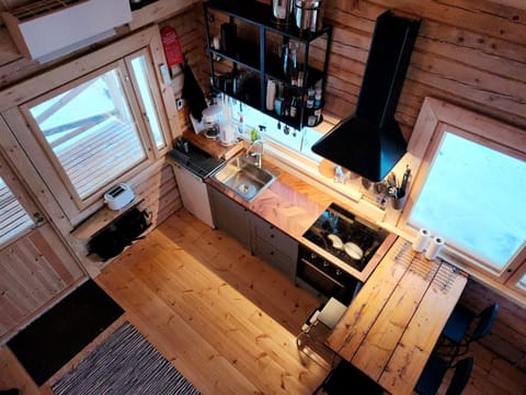 Panoramic Cabin, River View | Private kitchen