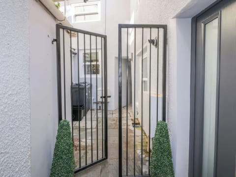 Cottage | Property grounds
