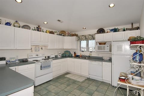 mainupper level-kitchen-_dsc9167