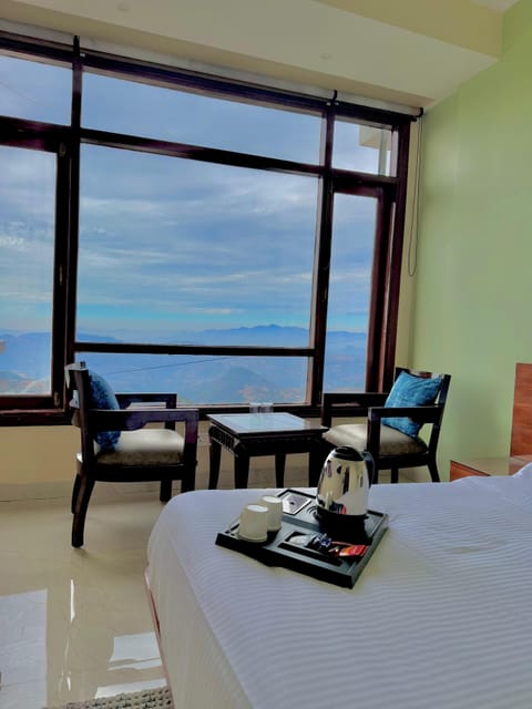 Deluxe Room, Valley View | Desk, laptop workspace, free WiFi