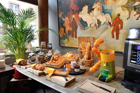 Daily buffet breakfast (EUR 13.00 per person)