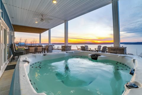 Waverly Vacation Rental | 4BR | 4.5BA | 2 Steps to Enter | 3,900 Sq Ft