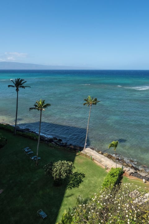 Step onto the lanai and be greeted by sweeping views of the Pacific Ocean.