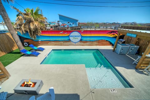 Immerse yourself in a relaxing pool. (Whatabeach)