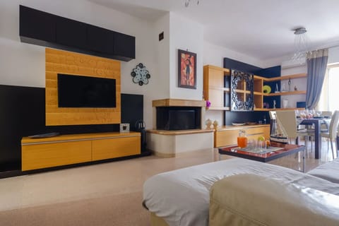 Autumn, Living Room, Spring, Summer