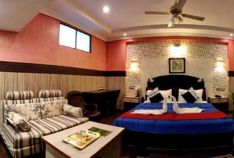 Deluxe Double Room | Laptop workspace, free WiFi
