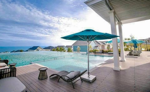 2 outdoor pools