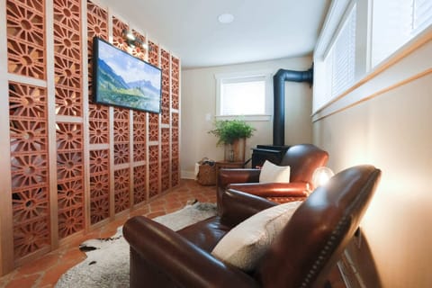 Sitting room with gas fireplace.