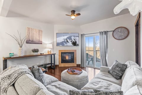 Vacation Rentals in Park City at Bear Hollow Ridge 2207: Living room with gas fireplace and private balcony access