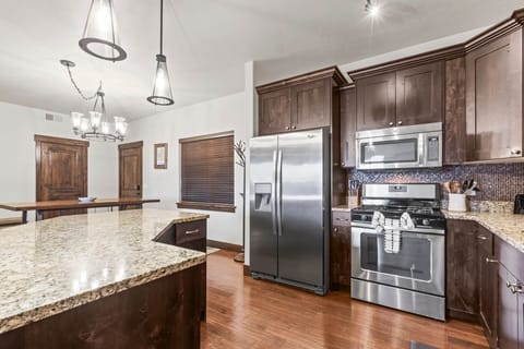 Vacation Rentals in Park City at Bear Hollow Ridge 2207: Fully-equipped kitchen with stainless steel appliances