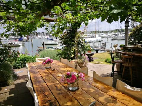 Outdoor dining at Hamble Riverside Cottage, Old Bursledon, Hampshire