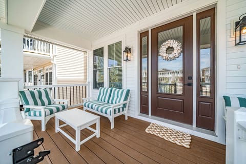 Porch area with lots of seating
