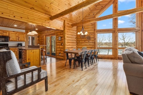 Because every great vacation includes excellent food! Gather, cook, and enjoy in this open, inviting space.