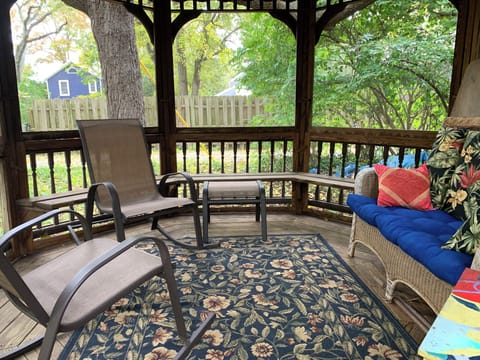 Gazebo to drink coffee or tea, read, listen to the birds singing.