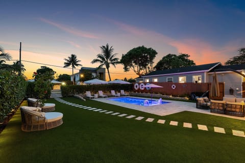 Room for everyone—Casa Sol’s poolside deck is made for making memories, from morning dips to golden hour hangs.