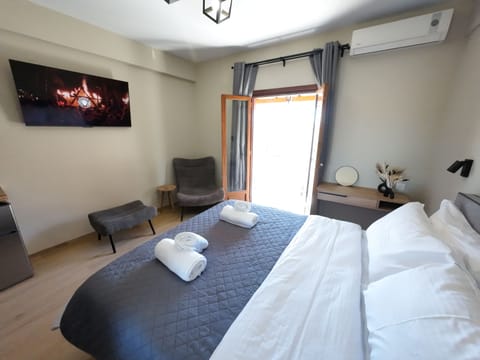 Room, Balcony, City View | In-room safe, blackout drapes, soundproofing, iron/ironing board