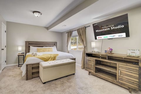 Welcome to Mountain Studio – a cozy retreat in Cascade, CO, featuring a spacious bedroom, Smart TV, and modern comforts for a relaxing mountain escape.





