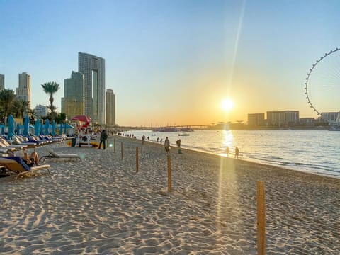 Beachfront Paradise: Dive into vibrant sunsets and lively strolls along the stunning shoreline!