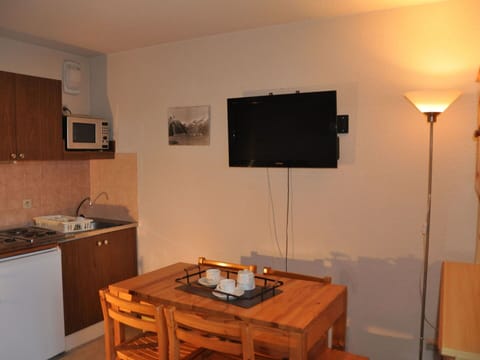 Apartment, Balcony, Chair, Shade, Outdoor Furniture, Daylighting, Aluminium