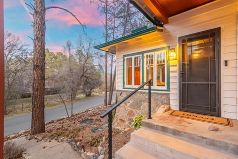 Our Little Secret tucked away in the Pines, 4 mins to Whiskey Row!