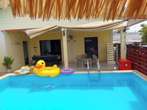 Standard Villa, Pool View | Desk, free WiFi, bed sheets