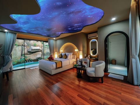 Signature Suite, Private Pool, Lake View | Premium bedding, memory foam beds, minibar, in-room safe