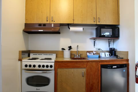 Deluxe Queen Room with Two Queen beds, Kitchen, Non Smoking | Private kitchen | Fridge, microwave, coffee/tea maker