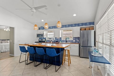 A dining table for four with a view of the kitchen creates a cozy and inviting atmosphere. It’s perfect for casual meals, allowing guests to enjoy the conversation and the action happening in the kitchen, making the space feel open and connected. Whether 